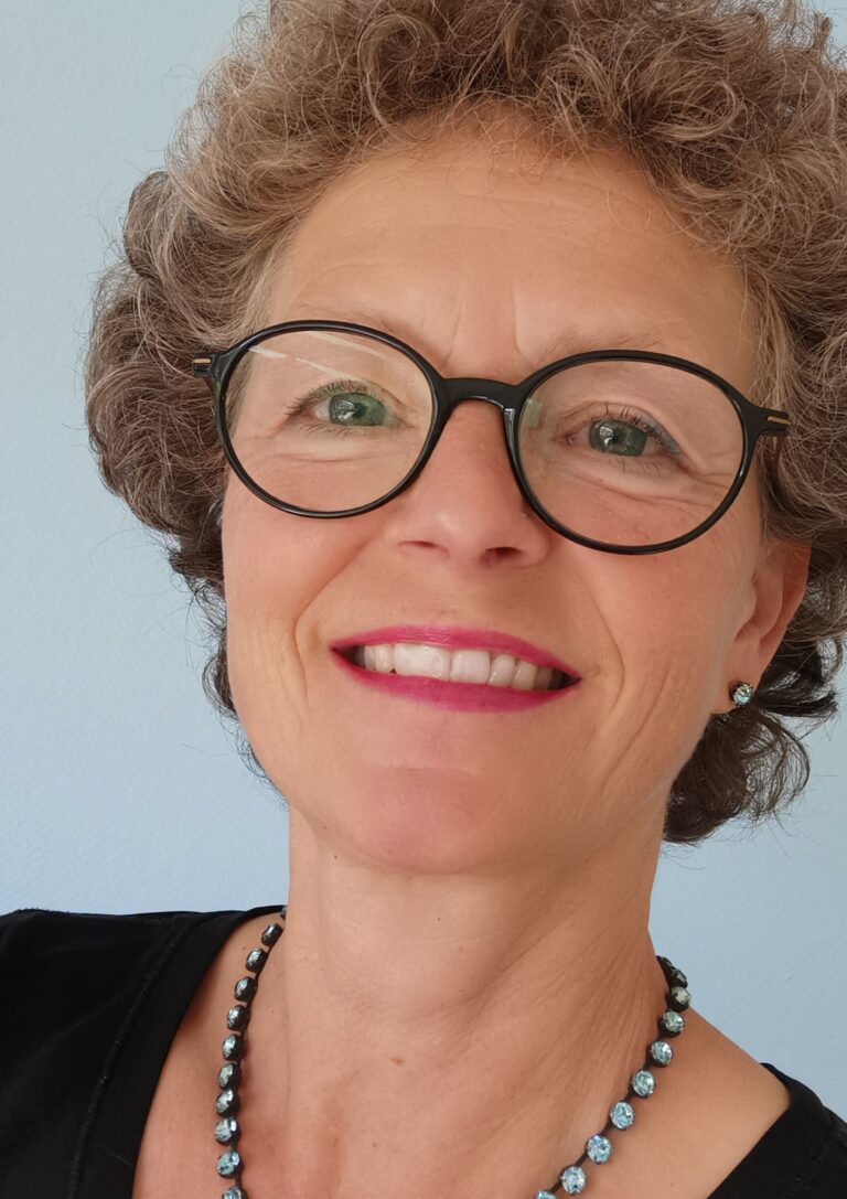 Uhland Esther